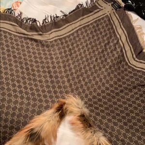 Gucci Scarf with fur lining (mint condition)